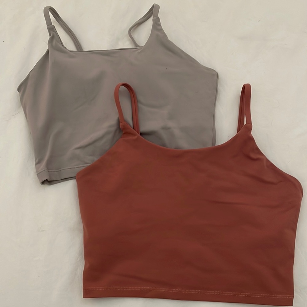 Set of tank tops